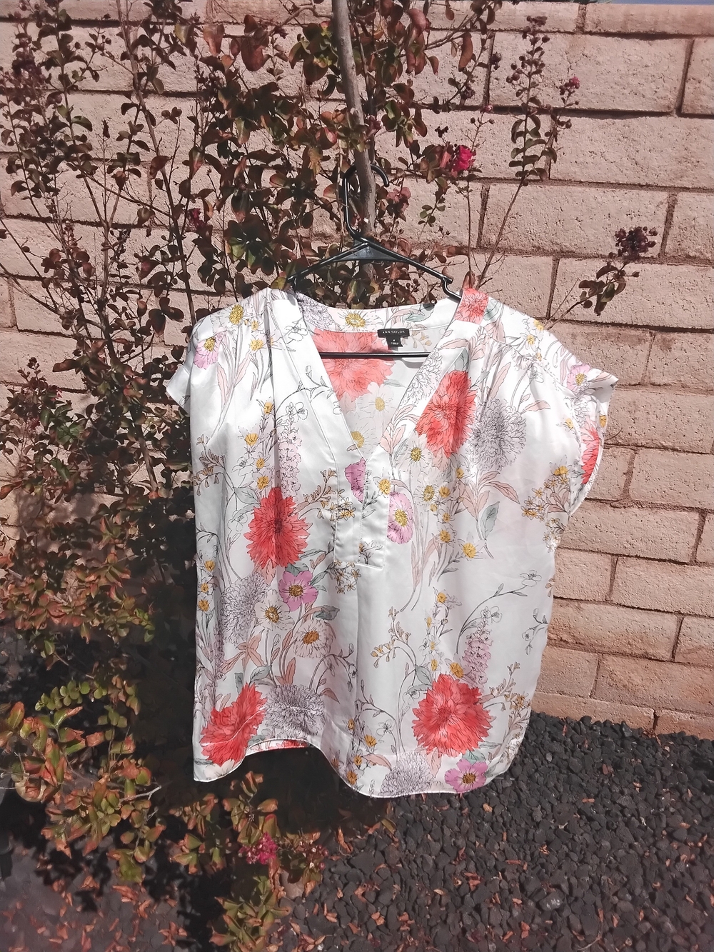 Ann Taylor White Floral V-Neck Blouse with Coral and Yellow Accents